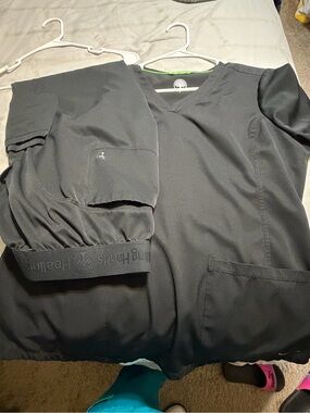 Healing Hands Black V-Neck Scrub Top and Pants Set